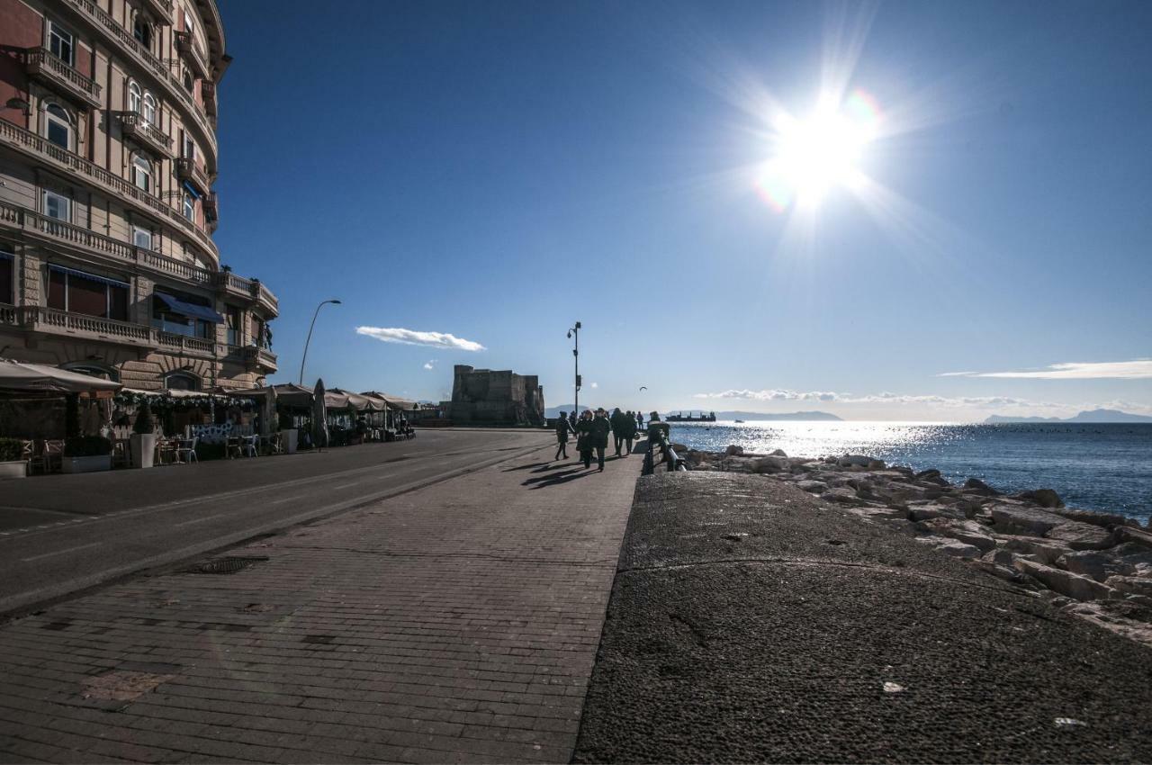 Chiatamone Seaside Suite Napoli Exterior foto